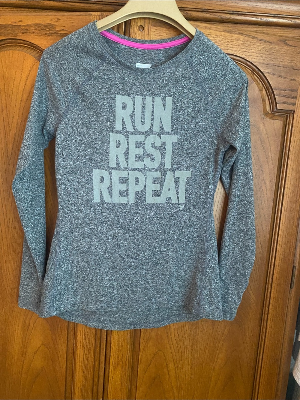 Old Navy XS Gray Lightweight top 16"W x 24"L 
100% Poly
